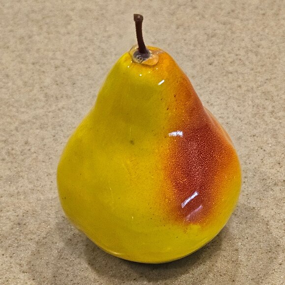 VINTAGE HANDPAINTED CERAMIC PEAR MAJOLICA DECOR DISPLAY ART FRUIT VIETRI ITALY - Picture 1 of 6